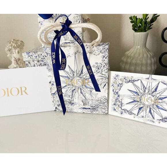 Dior Holiday Gift Paper Bag - Picture 1 of 8